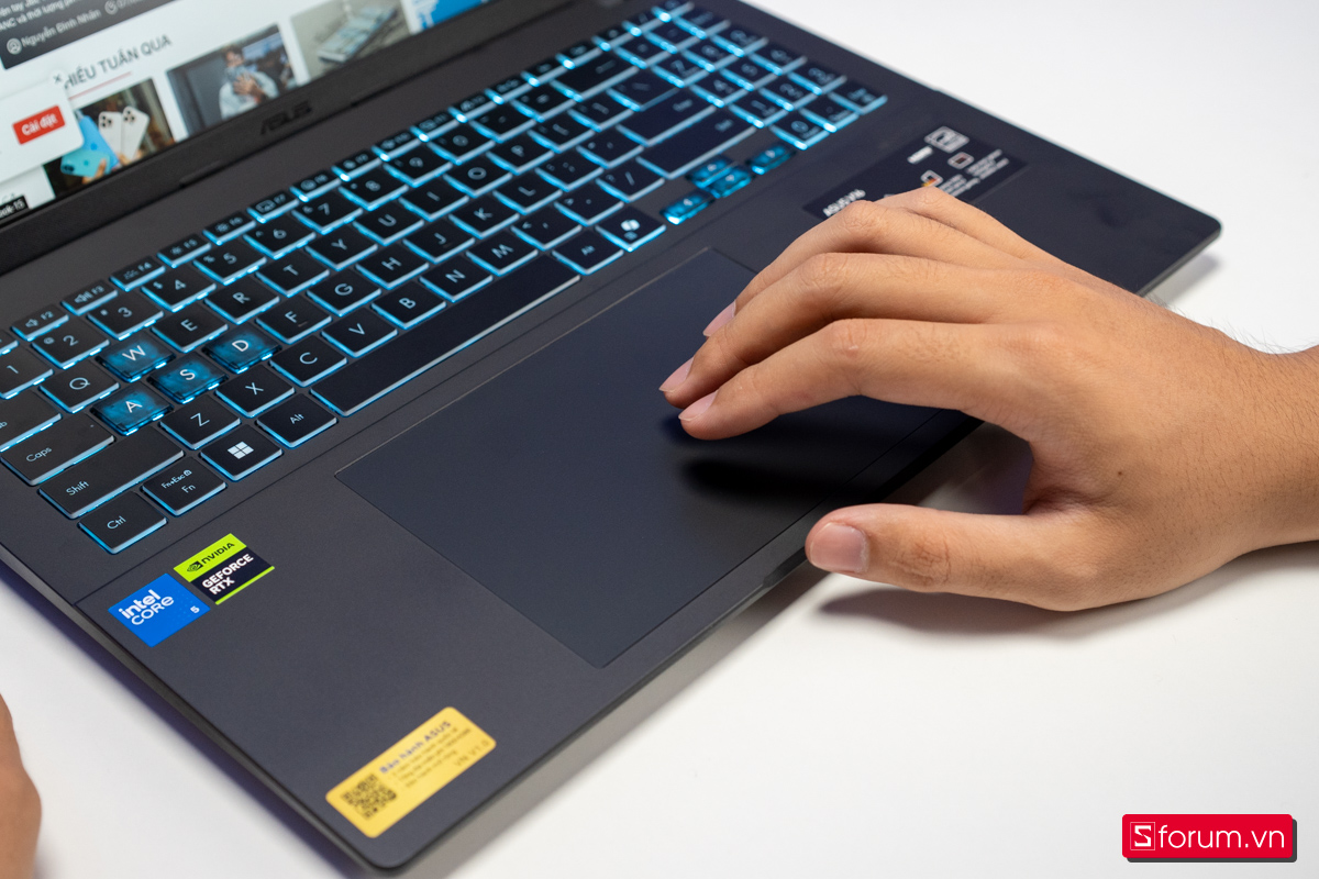 Touchpad được trang bị trên ASUS gaming V16