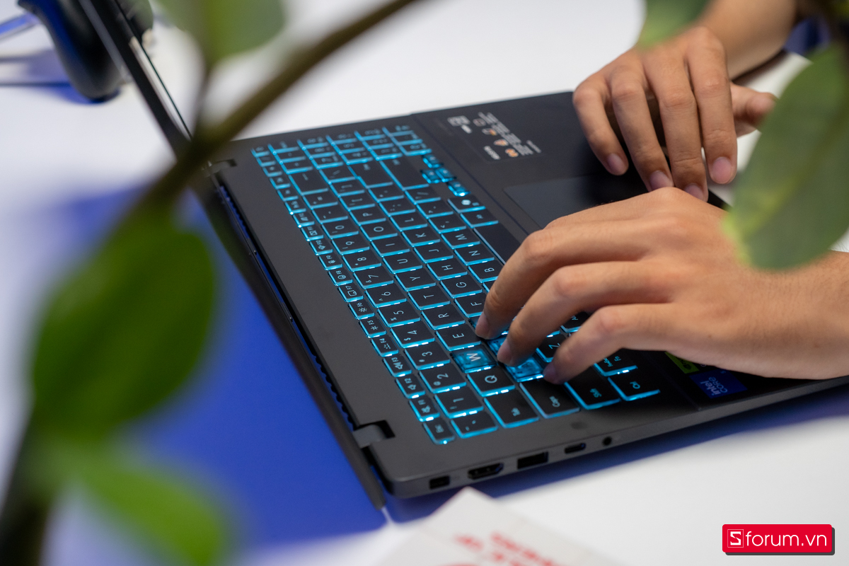 Touchpad được trang bị trên ASUS gaming V16