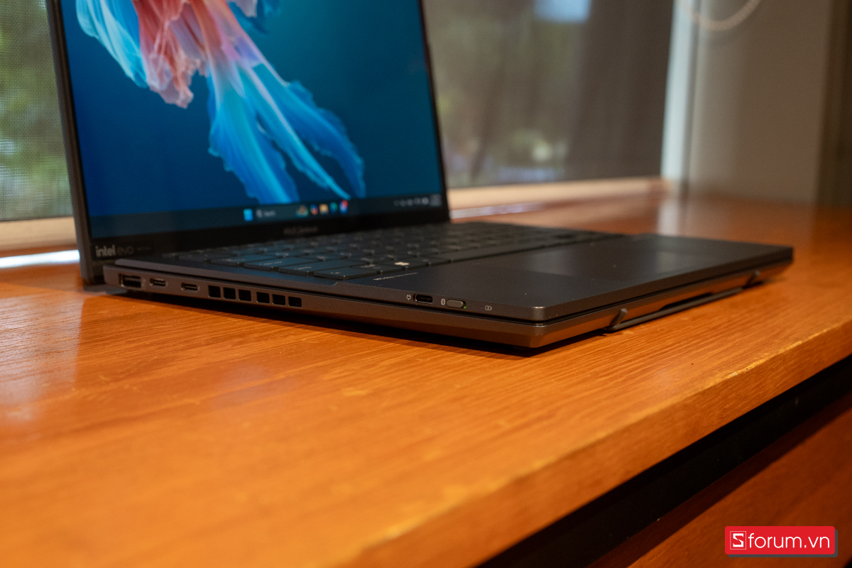 Thiết kế mỏng và nhẹ hơn của ASUS Zenbook Duo 2024