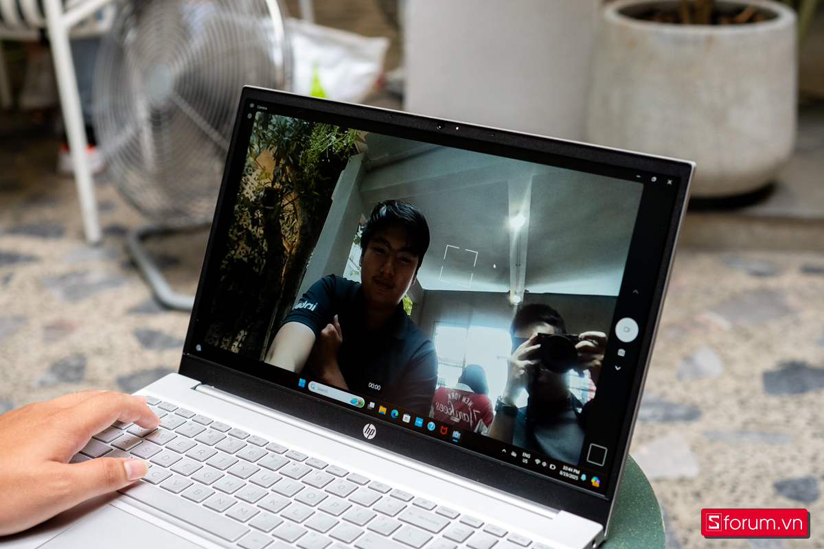 Đánh giá HP Pavilion 15: Webcam chỉ đủ phục vụ cho học tập online cơ bản