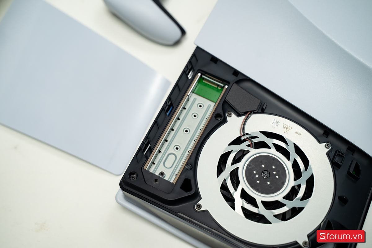 Vẫn sở hữu khả năng nâng cấp SSD linh hoạt