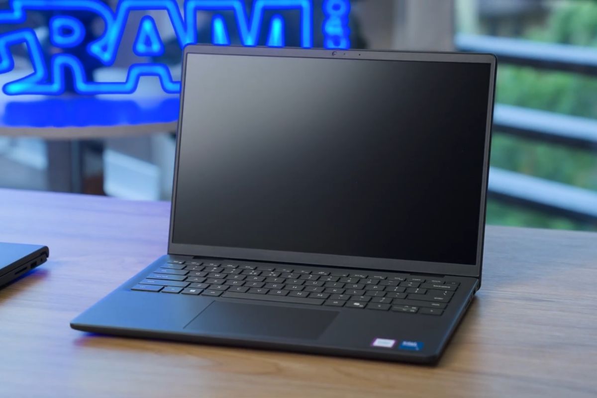 Top 4 laptop sinh viên mỏng nhẹ đáng mua dịp 2/9 -  Dell Pro 15 Essential PV15250 VKVKD