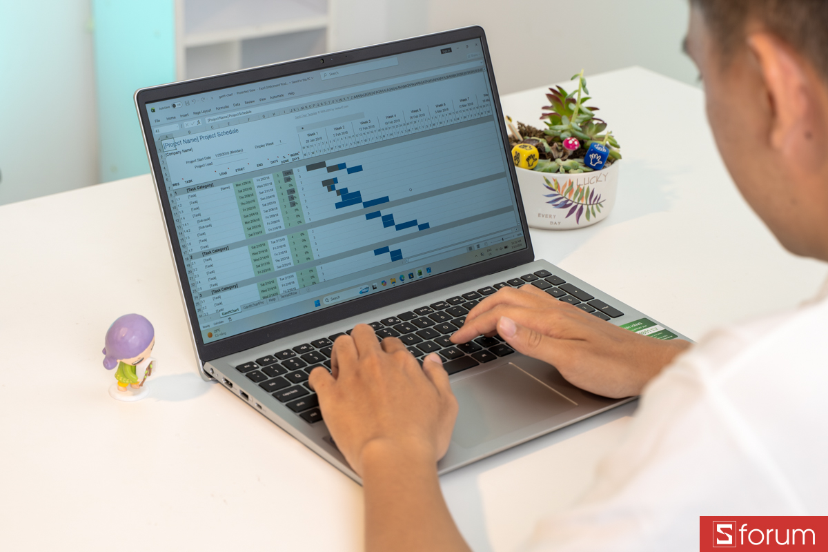 Màn hình phục vụ tốt nhu cầu hàng ngày của hai mẫu máy