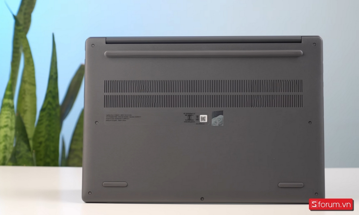 So sánh chi tiết IdeaPad Slim 3 và Vivobook 16: Về thiết kế và chất liệu