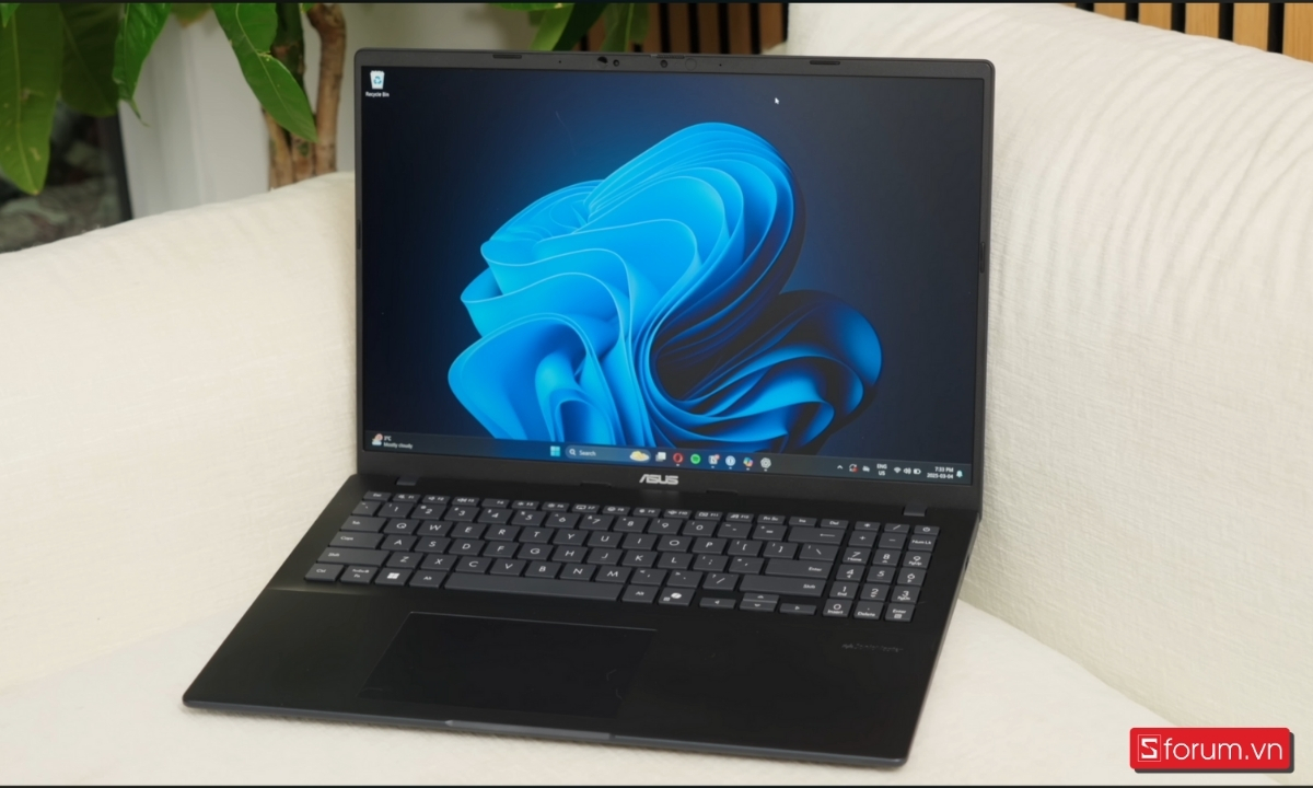 So sánh chi tiết IdeaPad Slim 3 và Vivobook 16: Về thời lượng pin và khả năng tản nhiệt