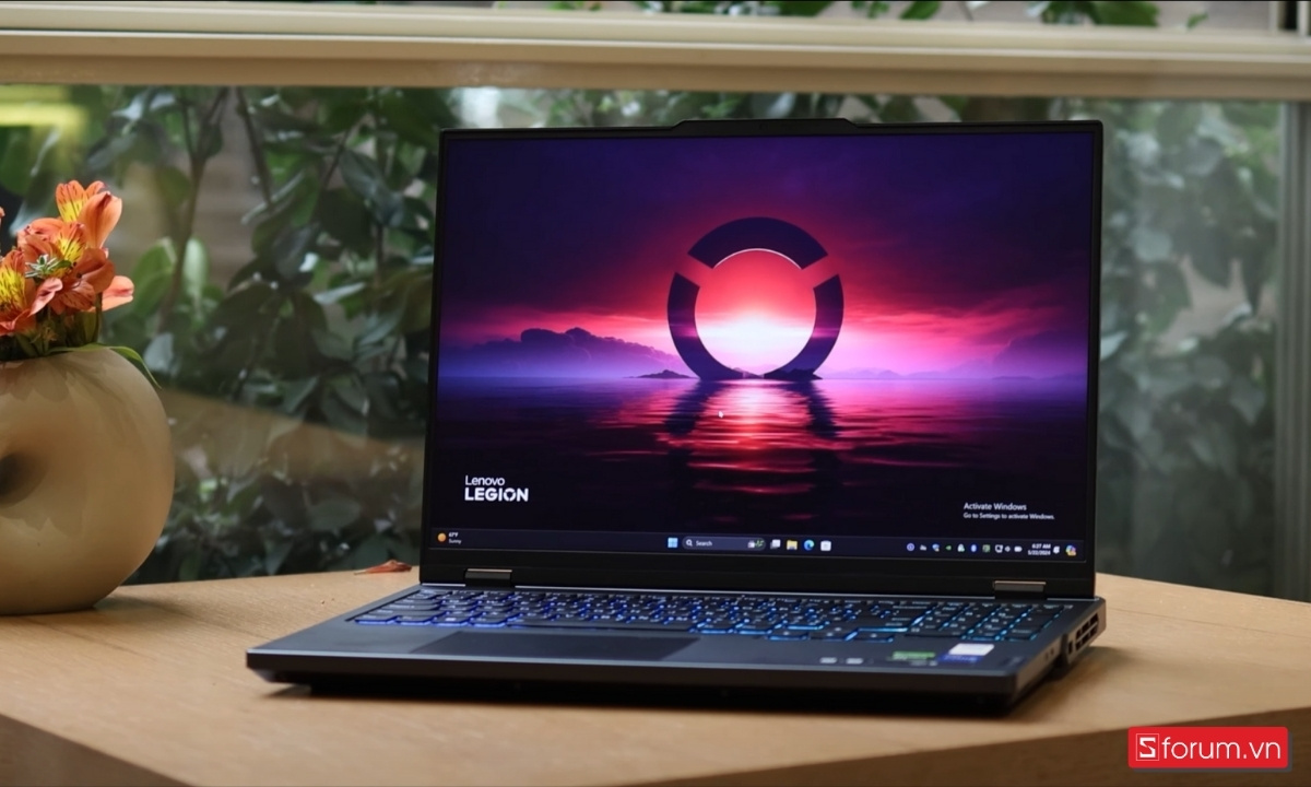 So sánh Legion Pro 5 2025 và 2024: Hiệu năng chơi game