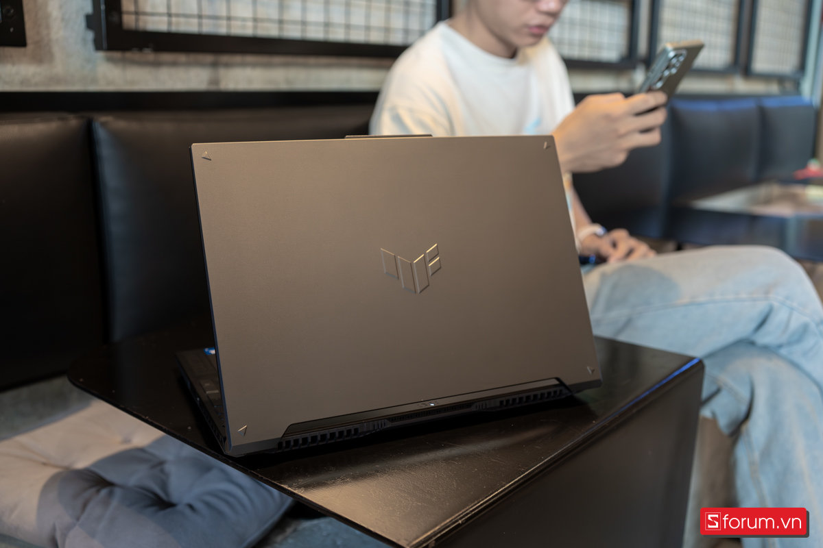 ASUS TUF Gaming F16, một cỗ máy cày cuốc với độ bền chuẩn quân đội và không gian hiển thị rộng lớn