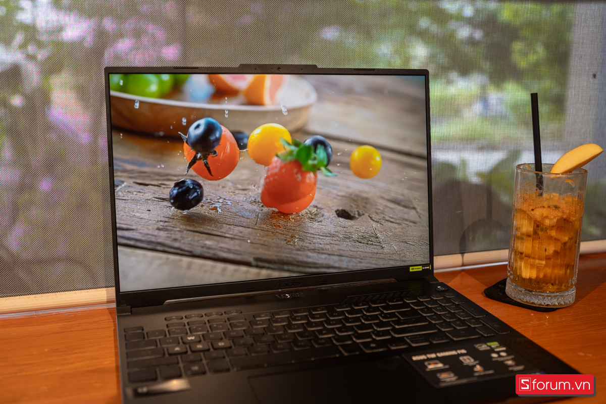 Màn hình 16 inch rộng rãi trên ASUS TUF Gaming F16