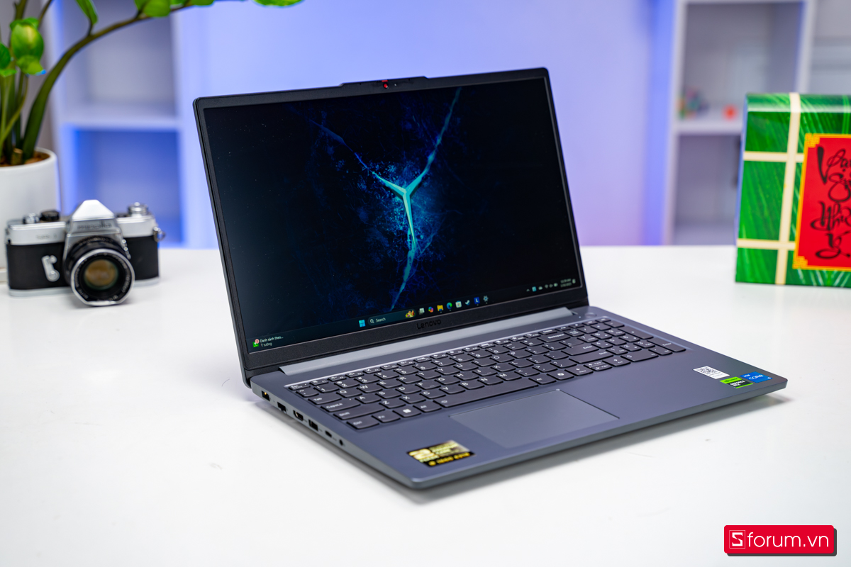 LOQ Essential, xóa tan định kiến laptop gaming là phải nặng nề và màn hình nhợt nhạt