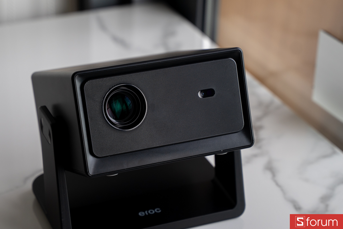 Trên tay Eroc Flip Plus: Mẫu máy chiếu này có đáng mua?