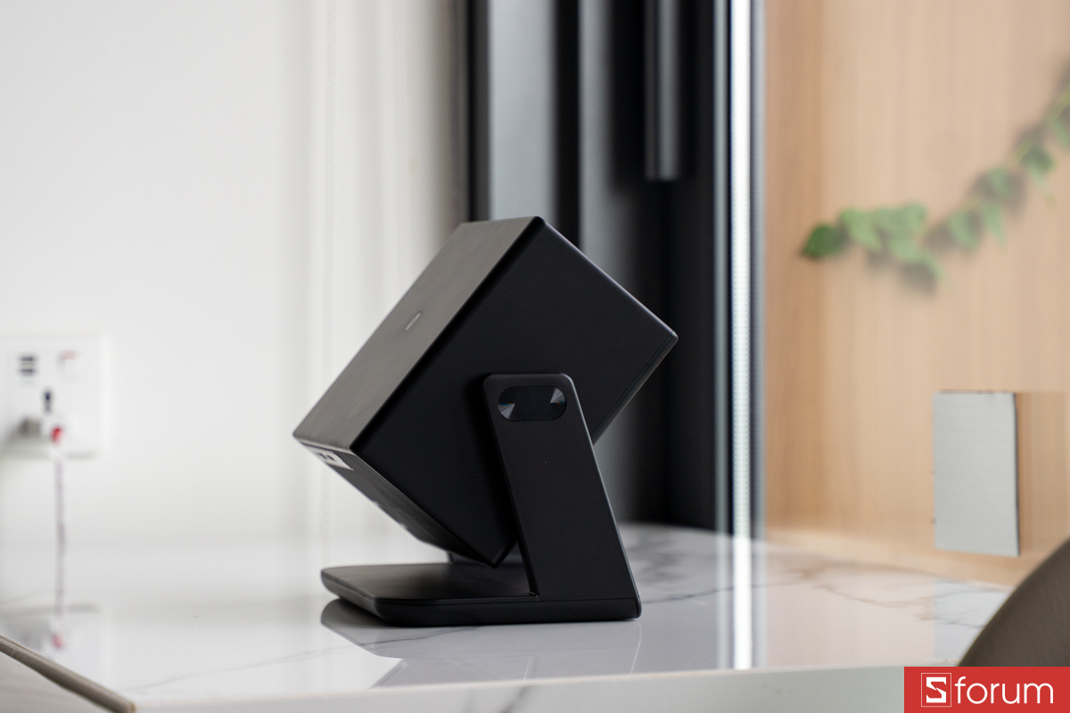 Trên tay Eroc Flip Plus: Chân máy Gimbal có thể xoay 180 độ