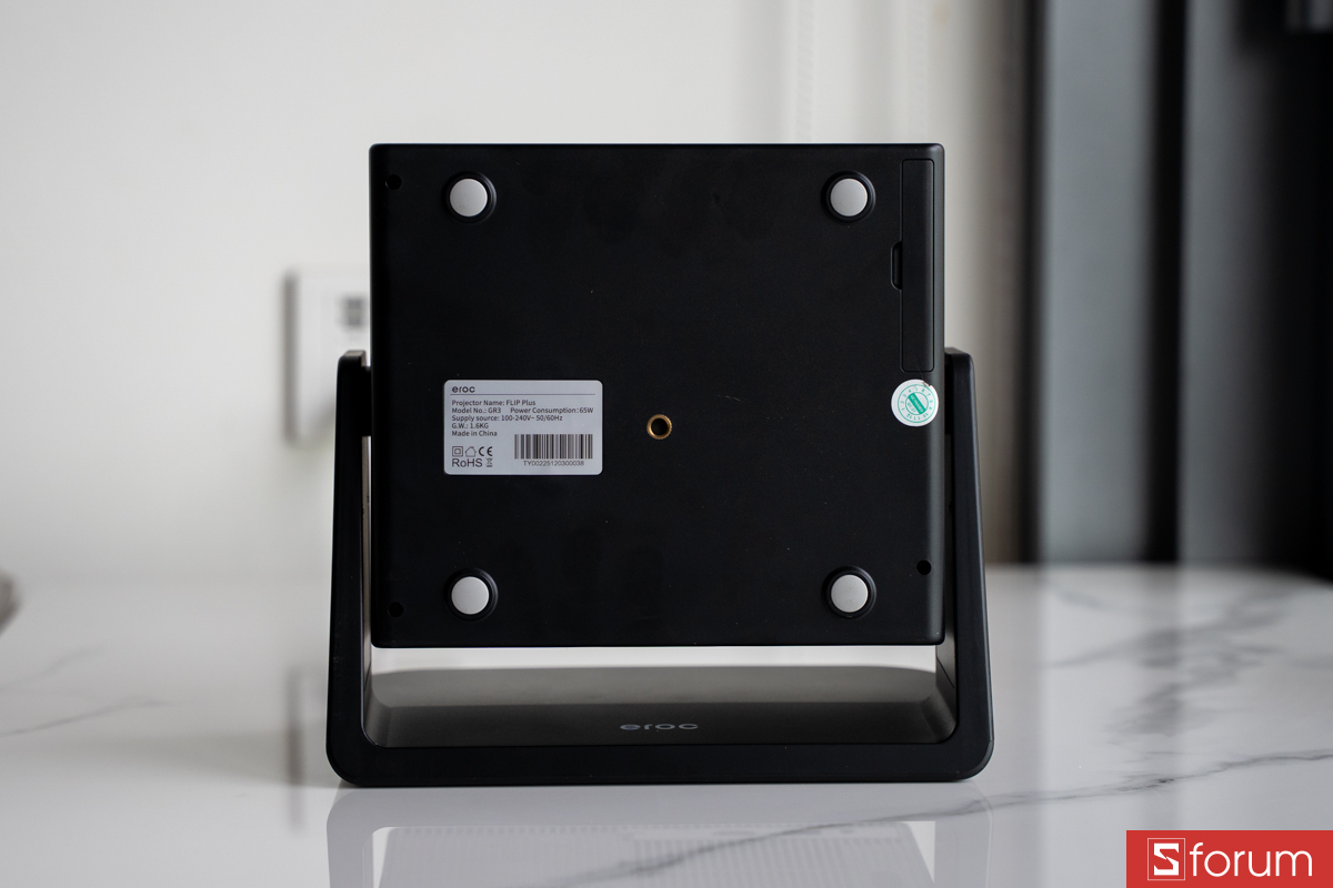 Trên tay Eroc Flip Plus: Thiết kế mặt đáy