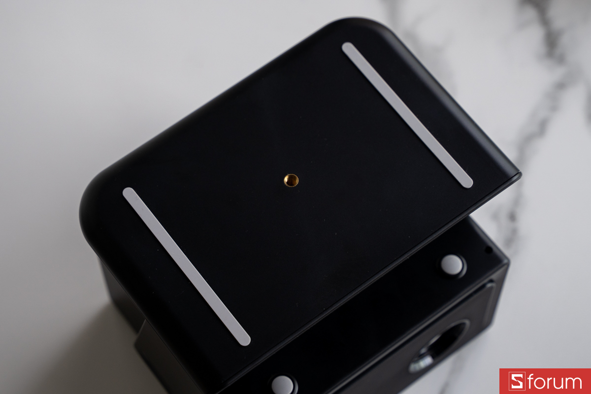 Trên tay Eroc Flip Plus: Thiết kế mặt đáy