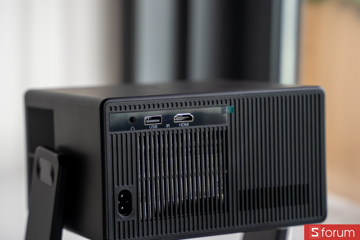 Trên tay Eroc Flip Plus: Thiết kế mặt sau