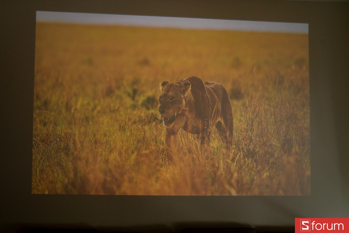 Trên tay Eroc Flip Plus: Hiển thị FHD và độ sáng 18,000 lumens