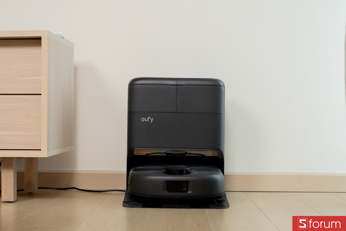 Bình chứa sạch và nước bẩn trên Eufy Omni C28