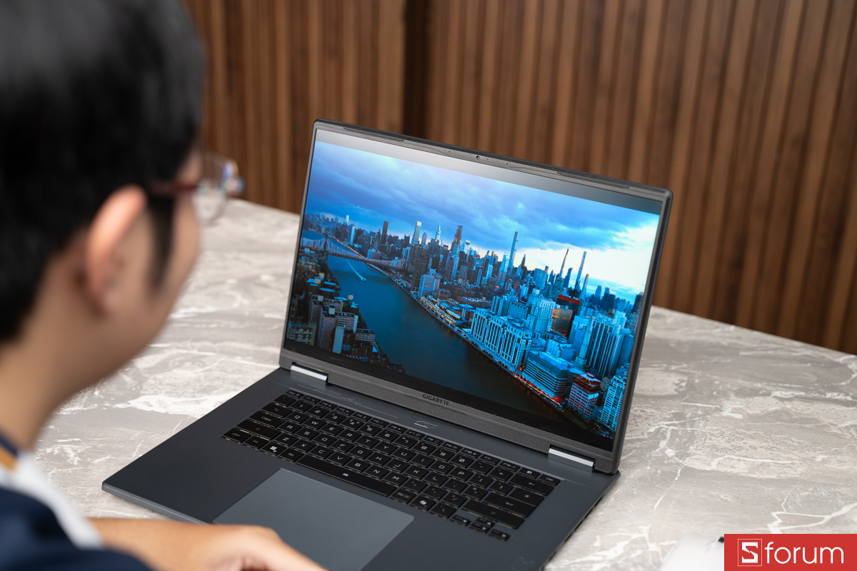 Tấm nền với độ phủ màu 100% sRGB