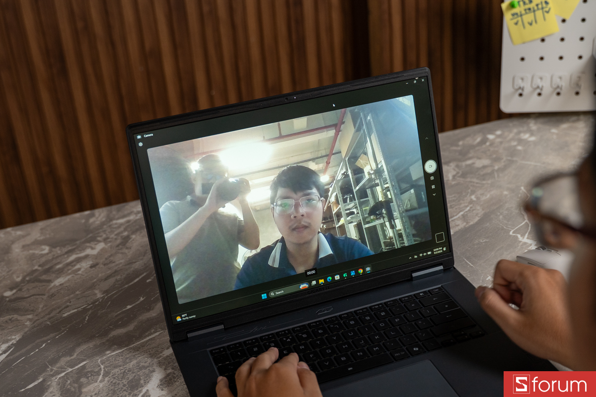 Webcam trên Gigabyte Eagle GL6J