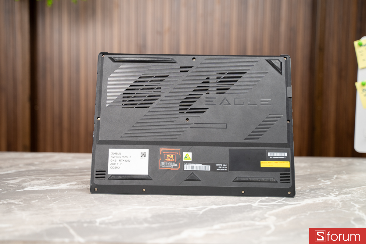 Mặt đáy Gigabyte Eagle