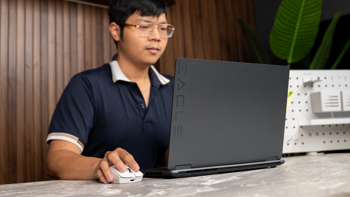 Trên tay Gigabyte Eagle GL6J: Màn 16 inch 165Hz chuẩn màu 100% sRGB , RTX 4050 6 GB, 31.9 triệu