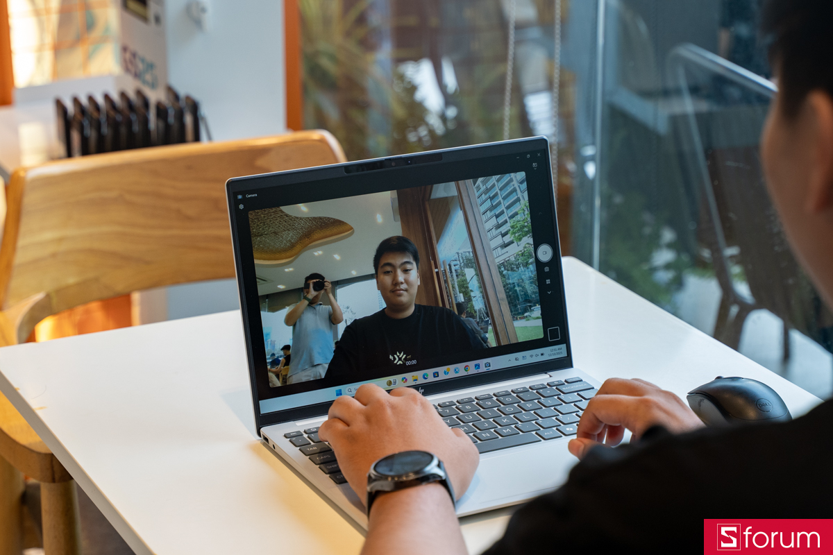 Trên tay HP OmniBook 7 Aero 13: Webcam trên HP OmniBook 7 Aero 13