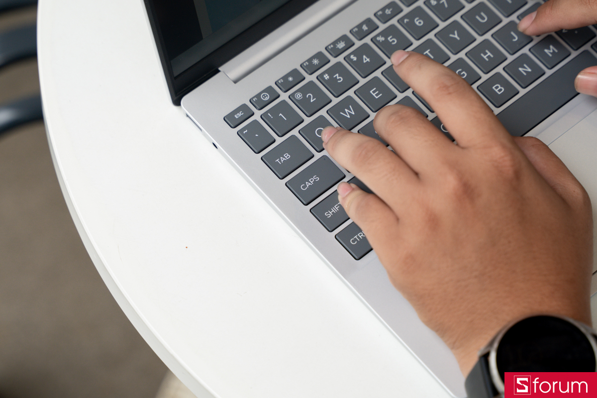 Trên tay HP OmniBook 7 Aero 13: Bàn phím của máy