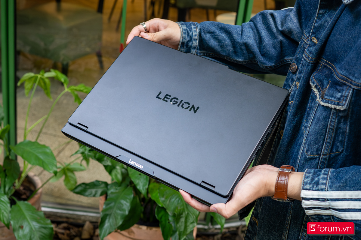 So sánh Legion Pro 5 2025 và Legion 5 2025: Lột xác với ngoại hình mạnh mẽ và cá tính hơn