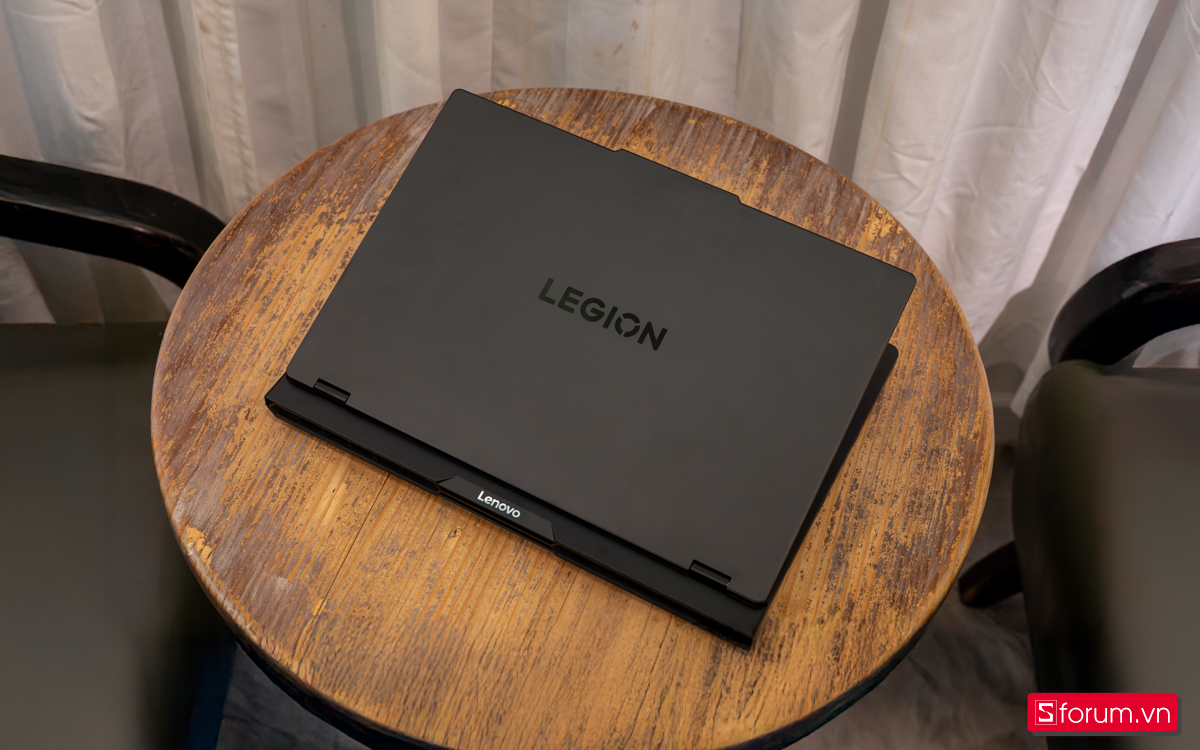 So sánh Legion Pro 5 2025 và Legion 5 2025: Cuộc chiến không khoan nhượng của những con quái vật