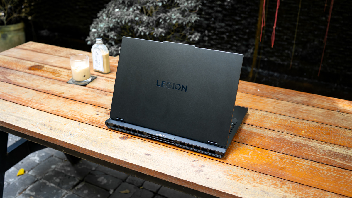 Trên tay Lenovo Legion Pro 5 2025: "Huyền thoại gaming" lột xác ngoại hình, màn OLED với cấu hình khủng, giá từ 50 triệu