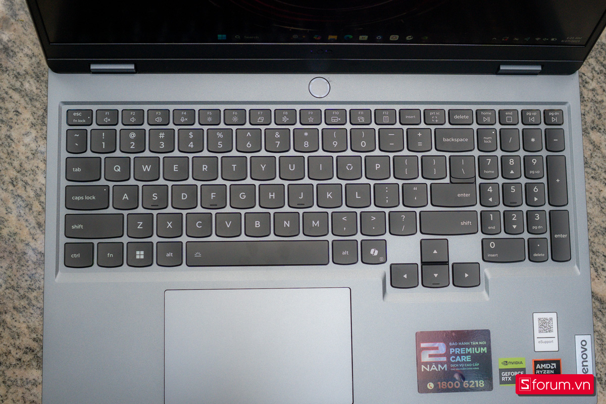Trên tay Lenovo LOQ 15AHP10 2025: Bàn phím được trang bị trên LOQ 2025
