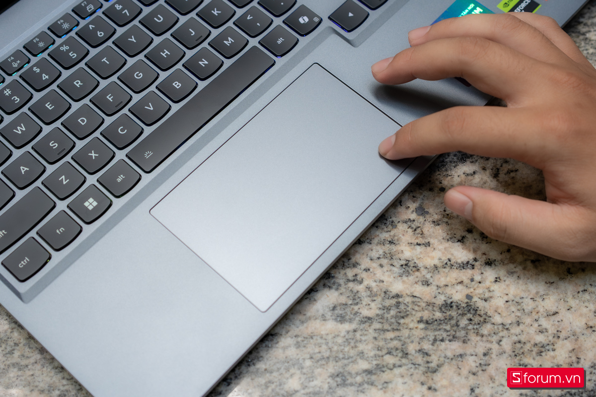 Trên tay Lenovo LOQ 15AHP10 2025: Touchpad được trang bị trên LOQ 2025