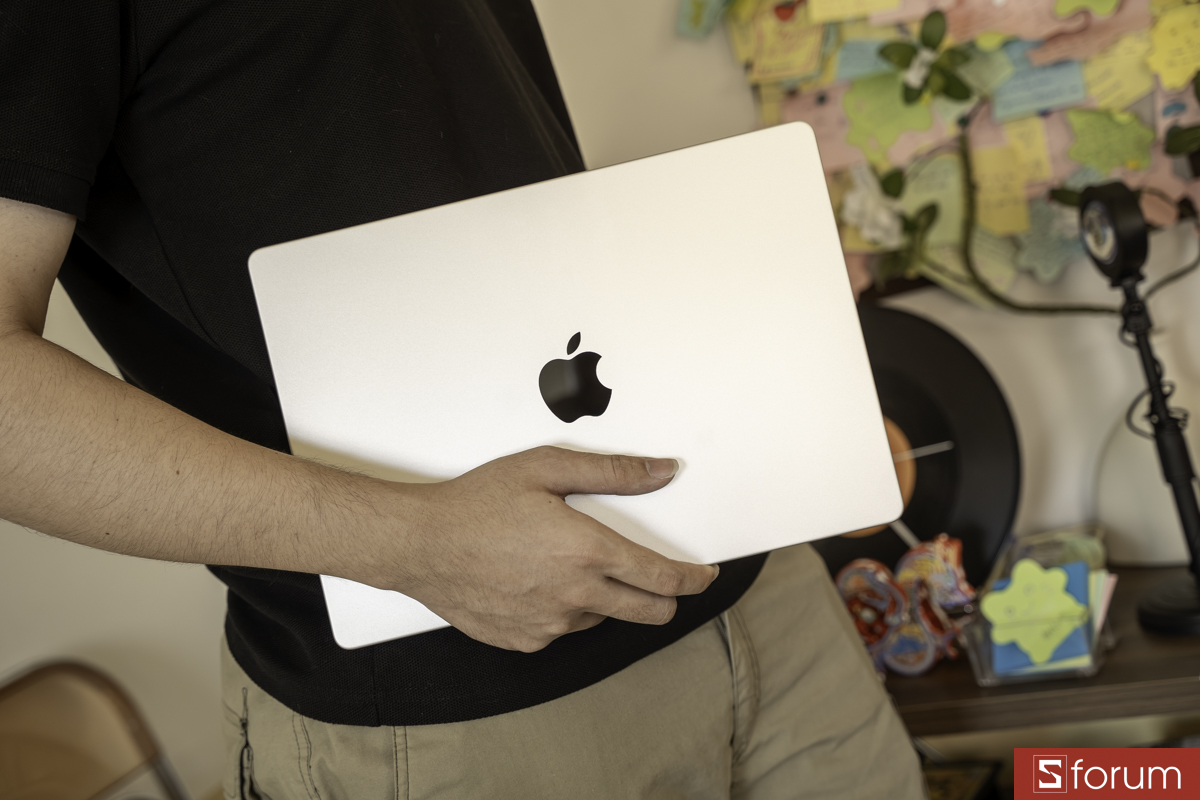 Cảm giác cao cấp, chắc chắn của Macbook Pro M5 Pro