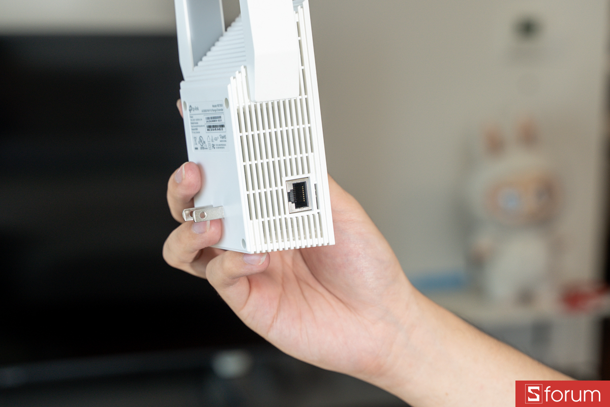 Trên tay TP-Link RE705X AX3000, thiết kế quen thuộc, gọn gàng và dễ lắp đặt