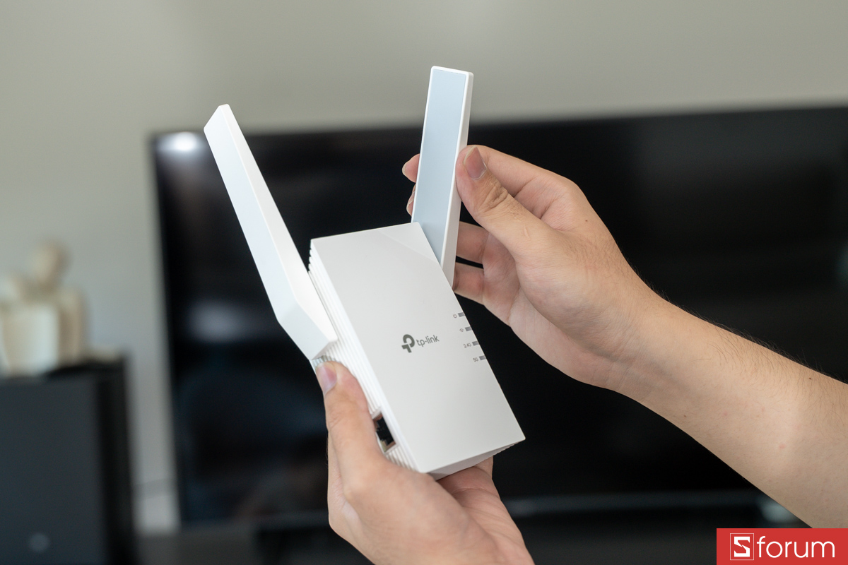Trên tay TP-Link RE705X AX3000, hai anten linh hoạt