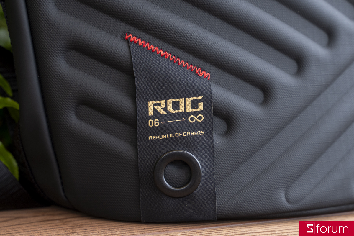 Mặt trước ASUS ROG SLASH Backpack Edition 20