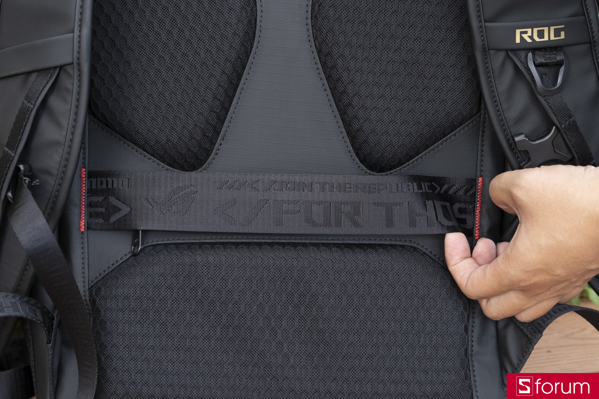 Mặt lưng ASUS ROG SLASH Backpack Edition 20