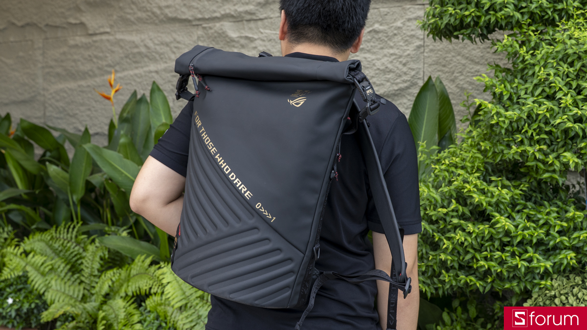 Cảm giác đeo ASUS ROG SLASH Backpack Edition 20