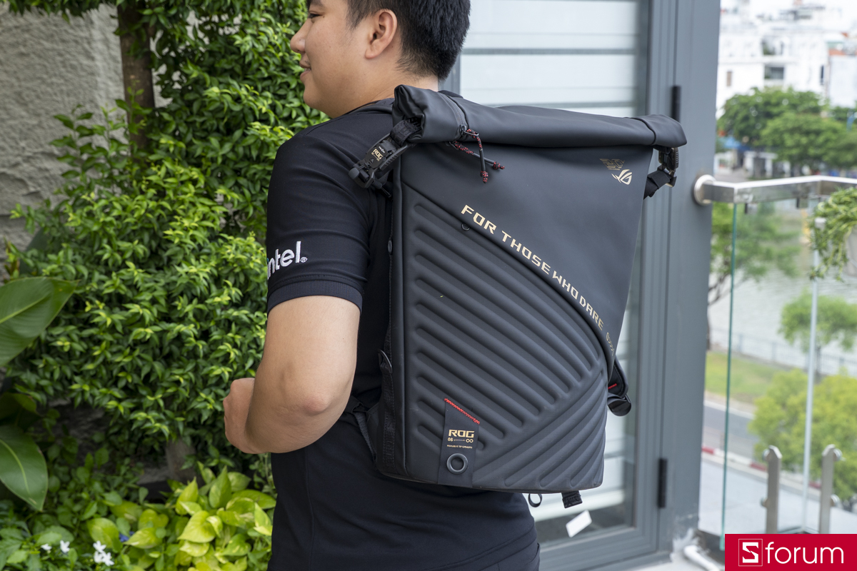 Trên tay ASUS ROG SLASH Backpack Edition 20