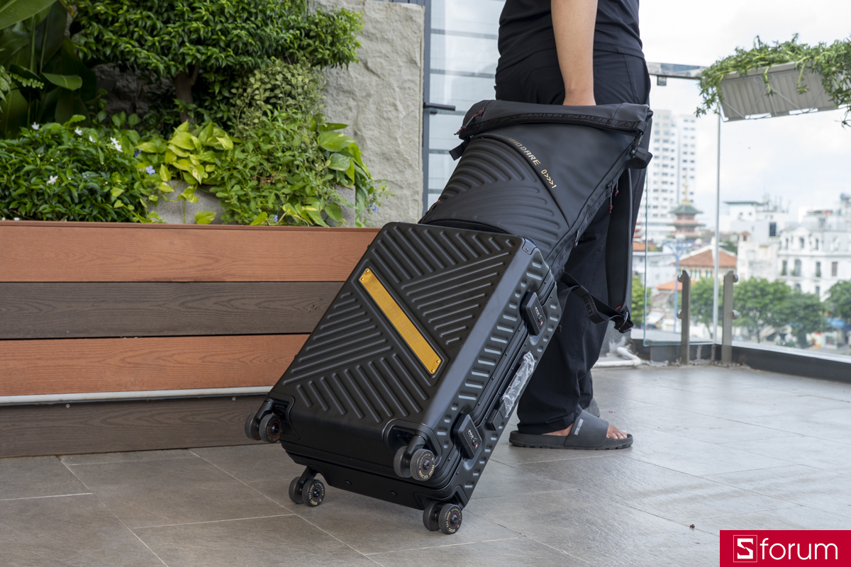 Kích thước của ASUS ROG SLASH Backpack Edition 20 khá lớn