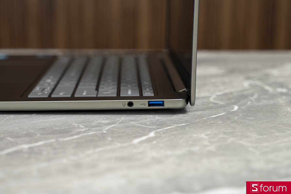 Các cổng kết nối trên Acer Swift Air 14