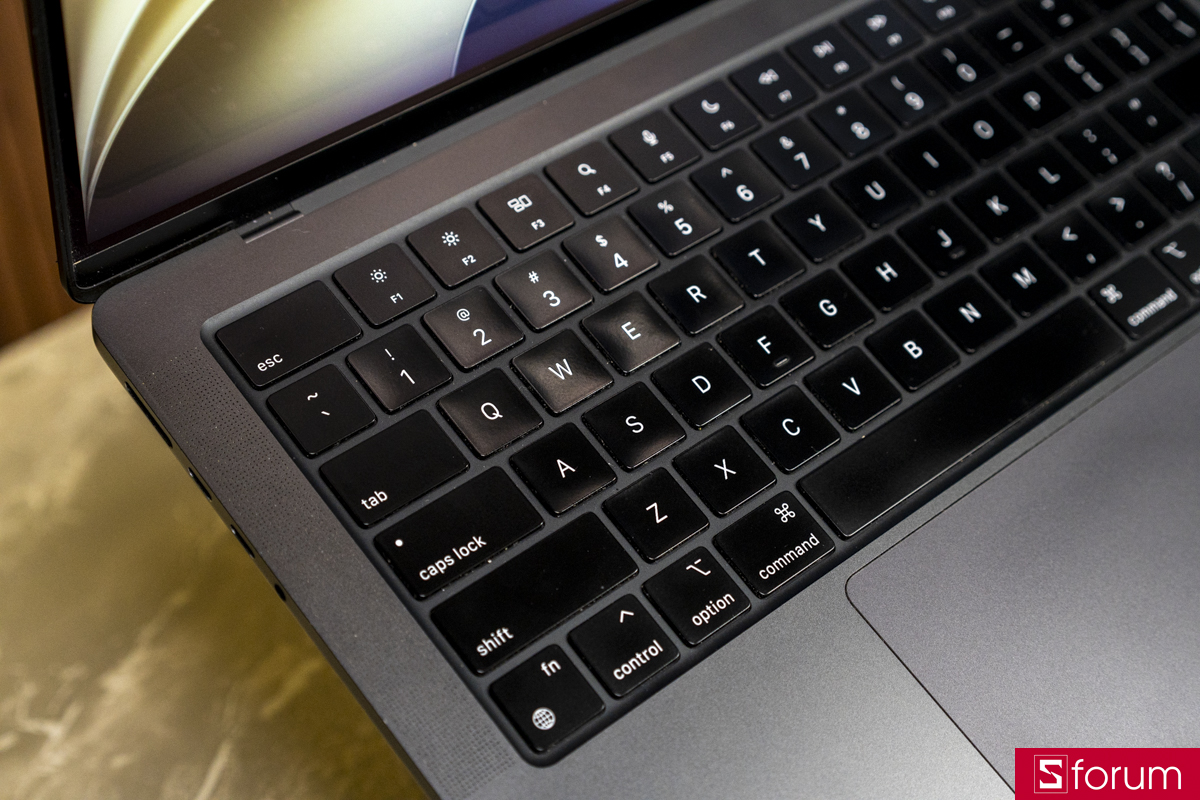 Hiện tại, bàn phím MacBook Pro 14 inch M3 Max của mình gặp tình trạng bóng.