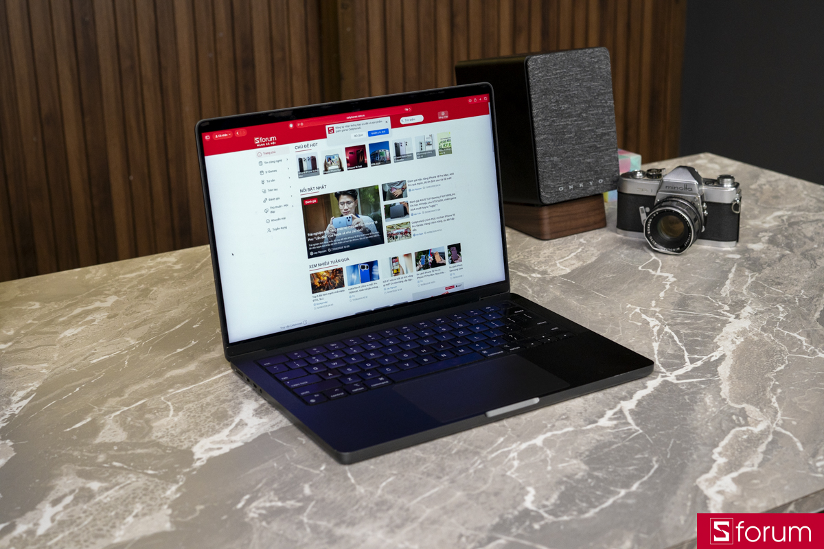 Đôi lúc mình sẽ sử dụng MacBook Pro 14 inch M3 Max mà không cắm sạc