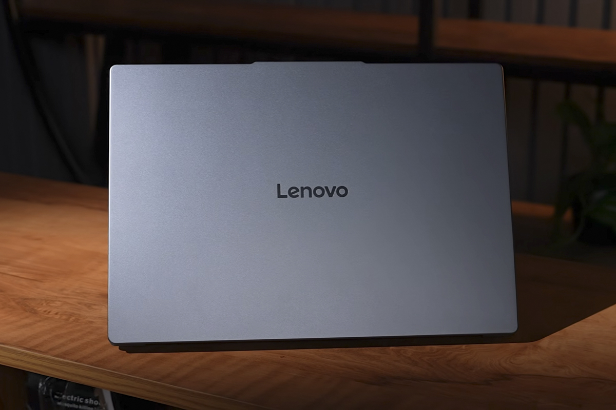 Lenovo IdeaPad Slim 3 14IPH11 83UQ003NVN có thiết kế tối giản. Nguồn: Trakin Tech English.