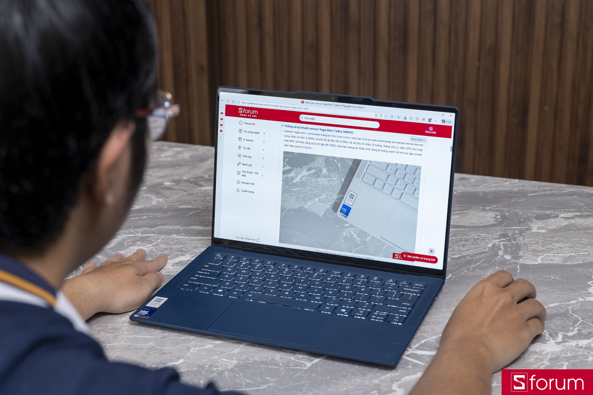Trải nghiệm Lenovo Yoga Slim Ultra 7 14IPH11 FIFA World Cup 26 Edition