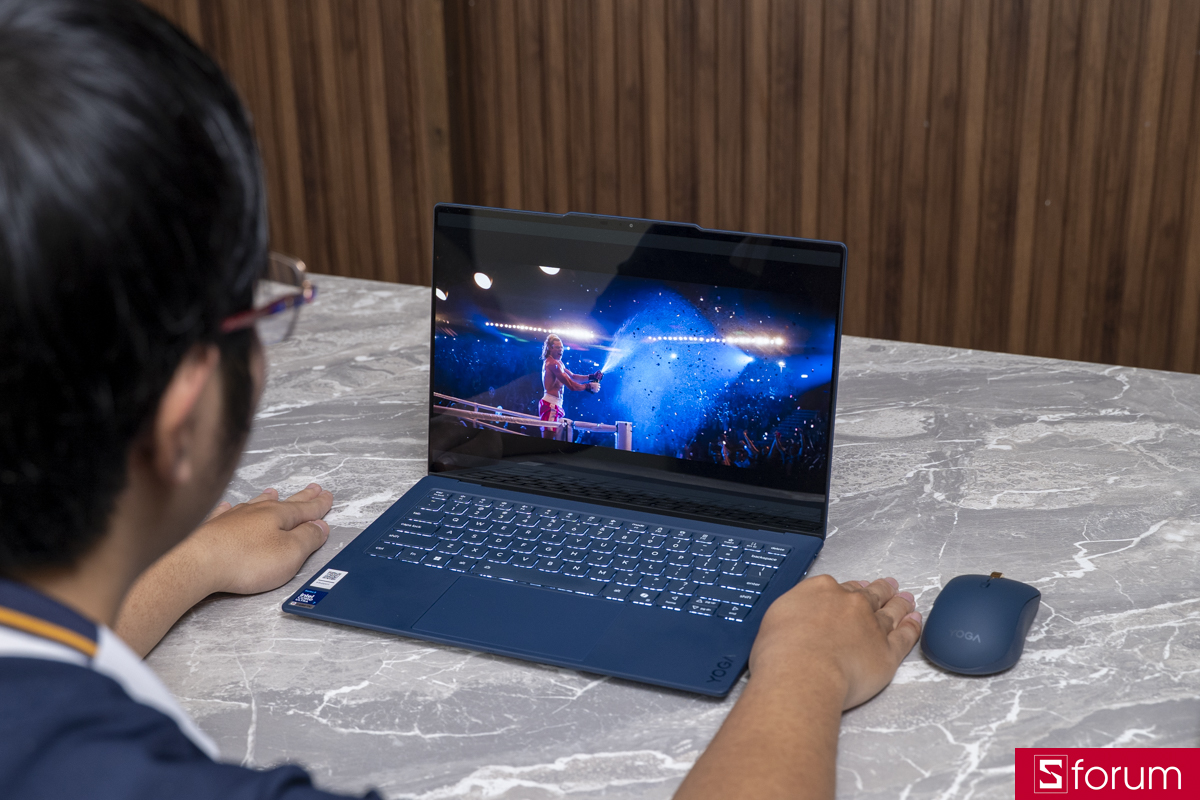 Trải nghiệm Lenovo Yoga Slim Ultra 7 14IPH11 FIFA World Cup 26 Edition