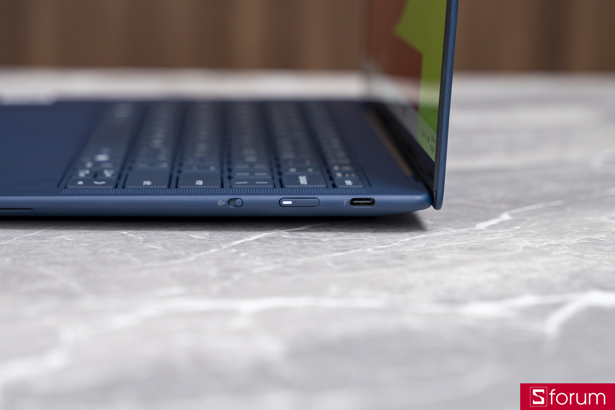 Trải nghiệm Lenovo Yoga Slim Ultra 7 14IPH11 FIFA World Cup 26 Edition