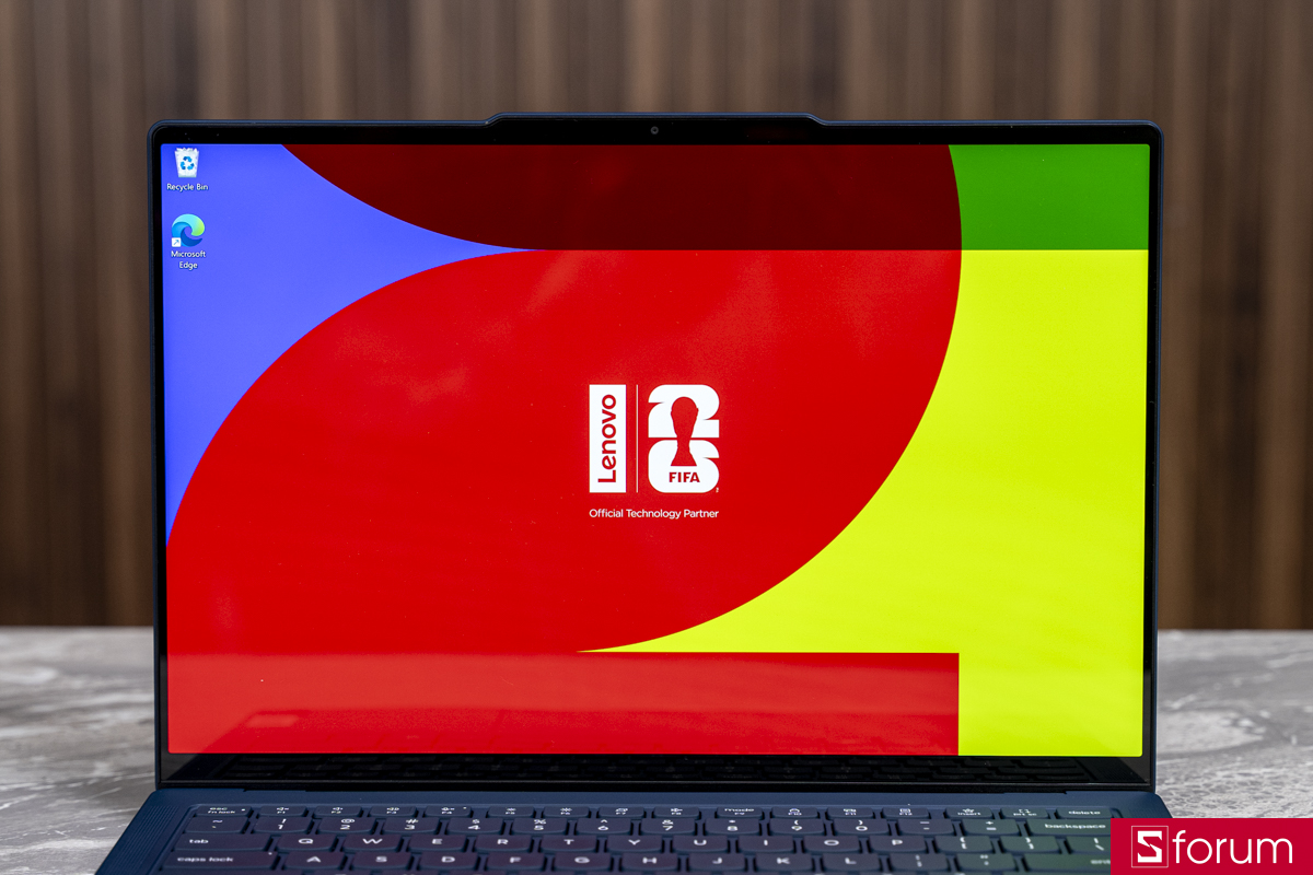 Trải nghiệm Lenovo Yoga Slim Ultra 7 14IPH11 FIFA World Cup 26 Edition