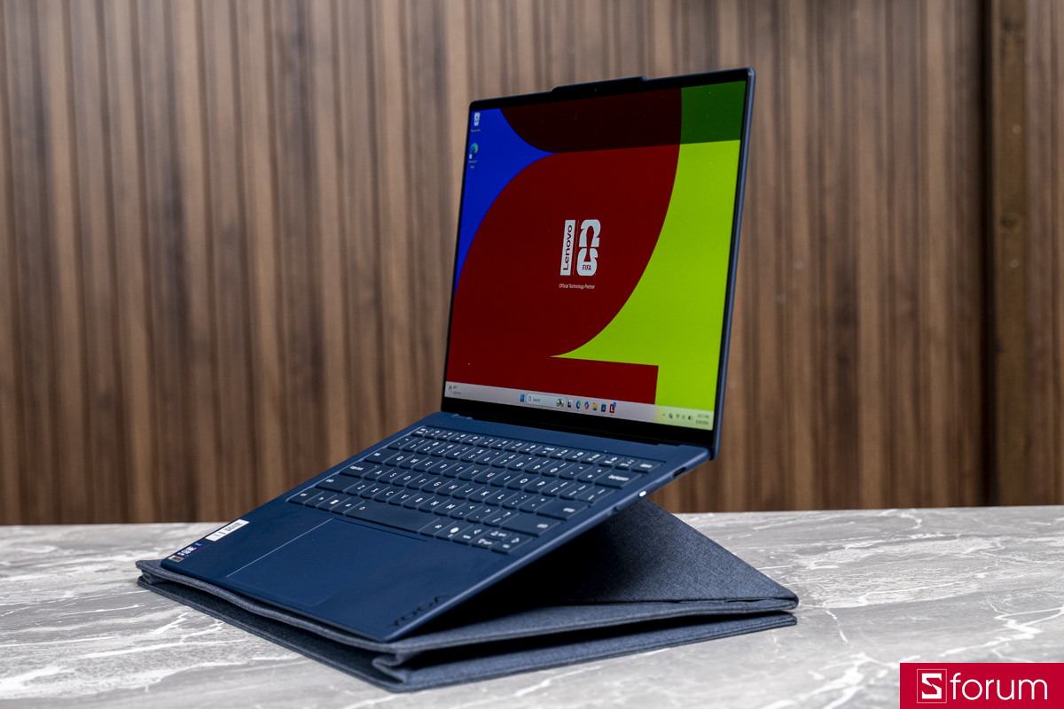 Trải nghiệm Lenovo Yoga Slim Ultra 7 14IPH11 FIFA World Cup 26 Edition