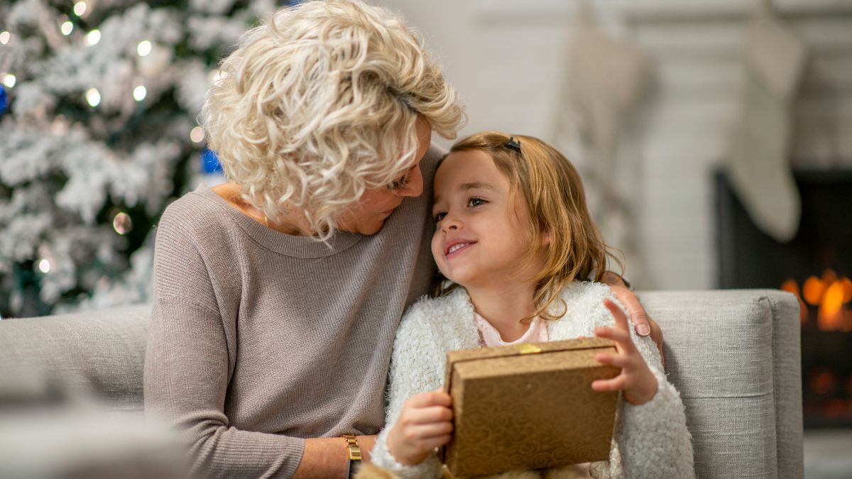 Tiêu chí chọn quà 8/3 tặng bà thật phù hợp & chu đáo