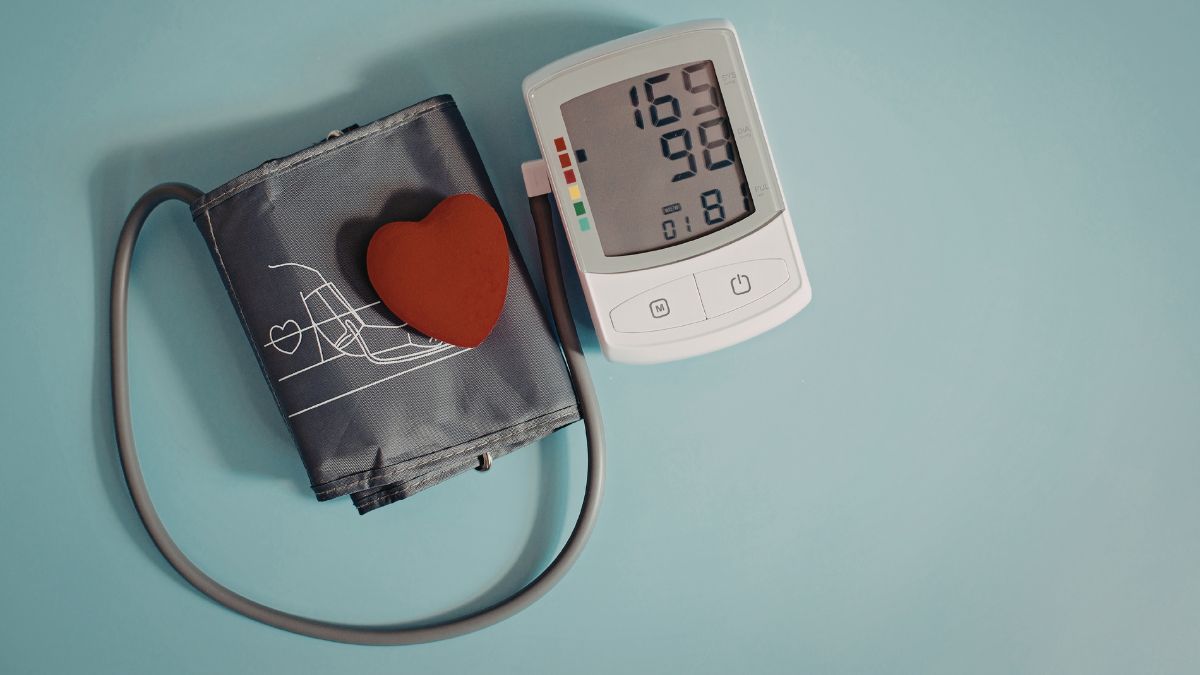 Quà 8/3 cho bà thiên về sức khỏe: máy đo huyết áp